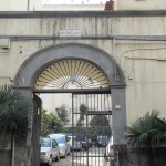 portale di una villa che non c'è più